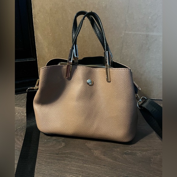 Elegant Tan and Black Satchel - Picture 2 of 4